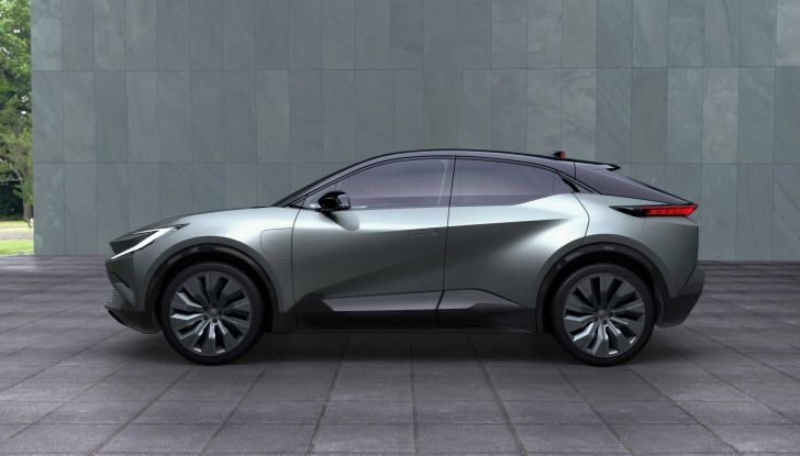 Nuovo Toyota C-HR: confermata la presentazione ufficiale per il 26 giugno - Foto 4 di 19