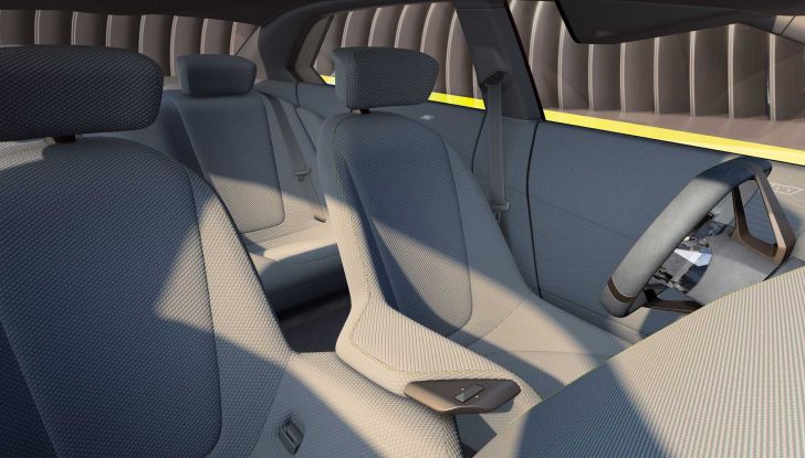 BMW iVision Dee anticipa le berline tedesche del futuro (a realtà virtuale) - Foto 10 di 10