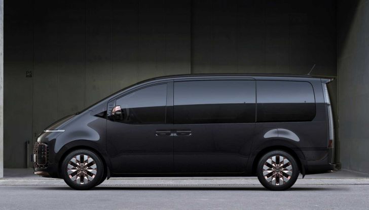 Hyundai Staria: la multispazio debutta in Italia con prezzi da 43.000 Euro - Foto 4 di 9
