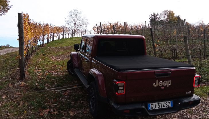 Jeep Gladiator test drive dell’infaticabile pick-up - Foto 8 di 17