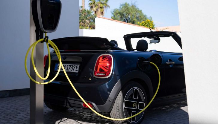 Mini Cooper SE Cabrio: l’elettrica en-plein air! - Foto 10 di 11