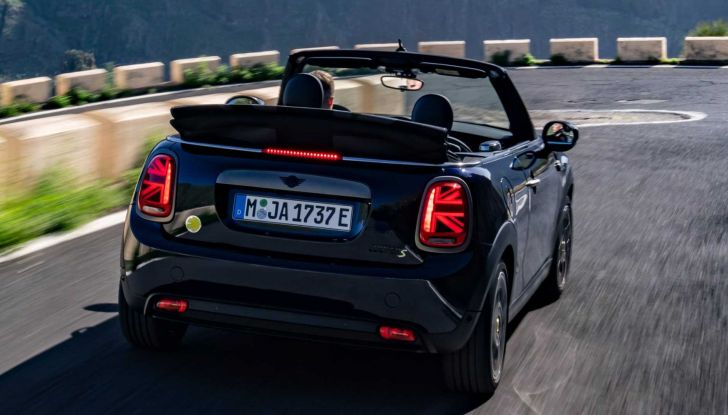 Mini Cooper SE Cabrio: l’elettrica en-plein air! - Foto 2 di 11