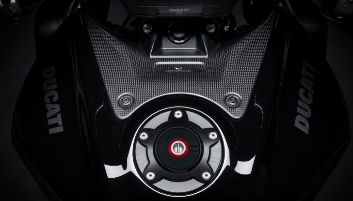 Diavel V4: più grinta e stile grazie agli accessori Ducati Performance - Foto 2 di 8
