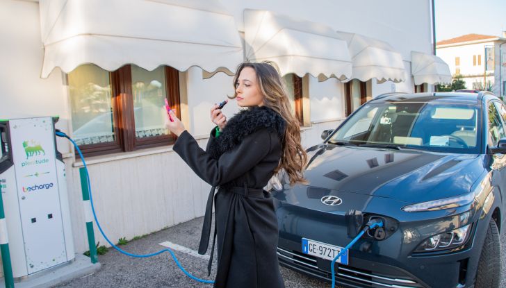 Hyundai Kona Electric 2023 prova su strada e caratteristiche tecniche - Foto 2 di 10