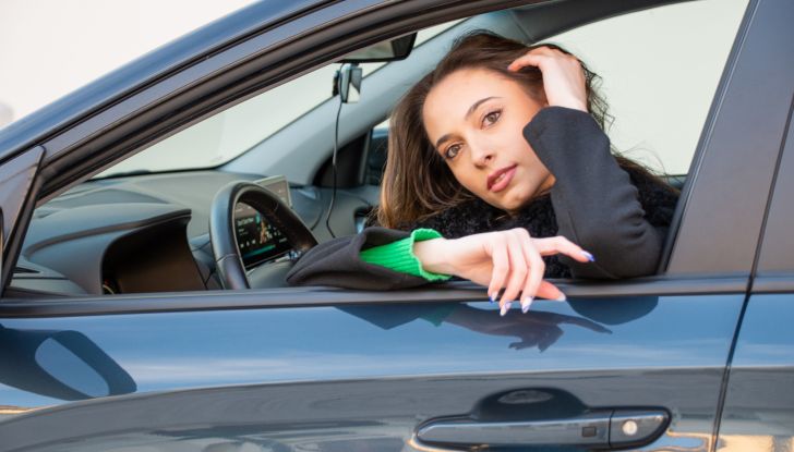 Hyundai Kona Electric 2023 prova su strada e caratteristiche tecniche - Foto 4 di 10