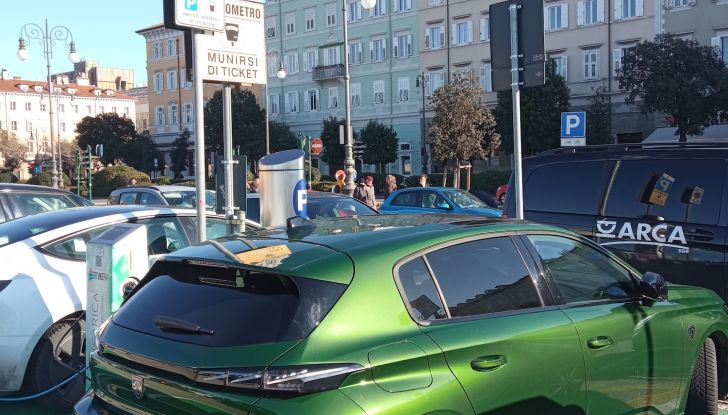 Peugeot 308 GT Plug-in Hybrid prova su strada e impressioni di guida - Foto 11 di 25