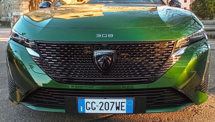 Peugeot 308 GT Plug-in Hybrid prova su strada e impressioni di guida - Foto 13 di 25