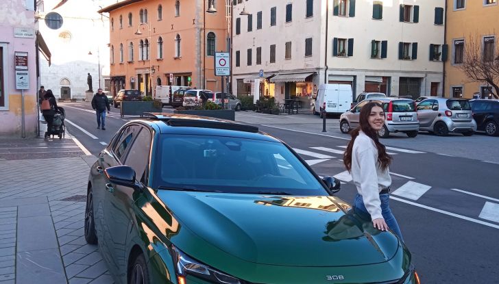 Peugeot 308 GT Plug-in Hybrid prova su strada e impressioni di guida - Foto 15 di 25