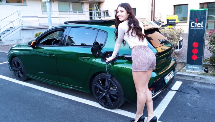 Peugeot 308 GT Plug-in Hybrid prova su strada e impressioni di guida - Foto 19 di 25