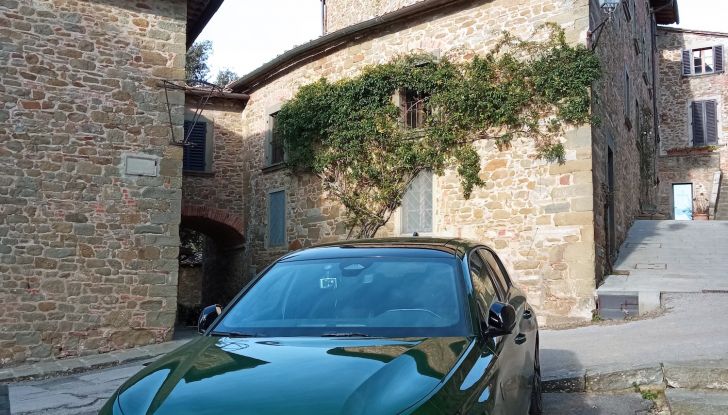 Peugeot 308 GT Plug-in Hybrid prova su strada e impressioni di guida - Foto 24 di 25