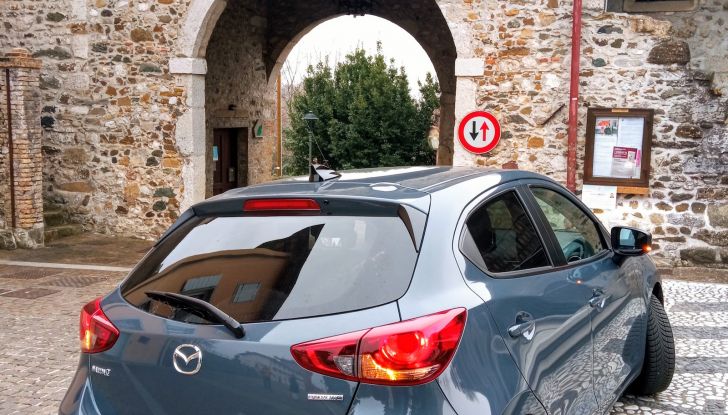 Mazda2 2022 prova su strada, dati tecnici e prestazioni - Foto 10 di 24