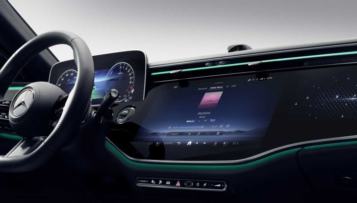 Mercedes aggiunge TikTok sull’infotainment della Nuova Classe E - Foto 3 di 8