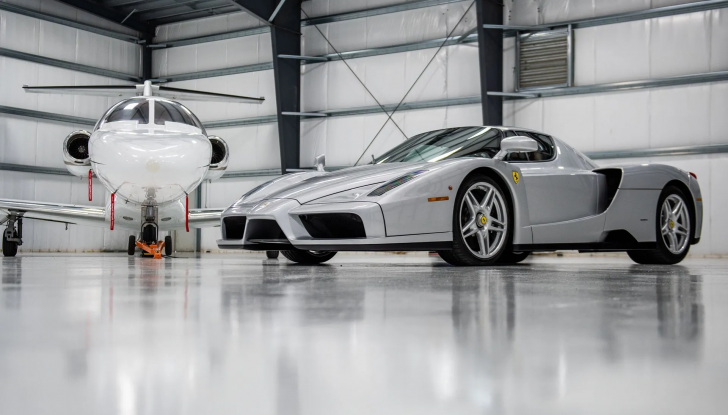 RM Sotheby’s, in vendita una Ferrari Enzo in Argento Nürburgring nuova! - Foto 6 di 12