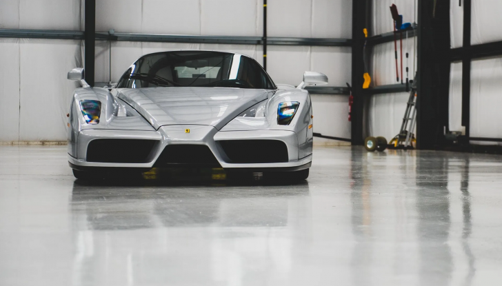 RM Sotheby’s, in vendita una Ferrari Enzo in Argento Nürburgring nuova! - Foto 4 di 12