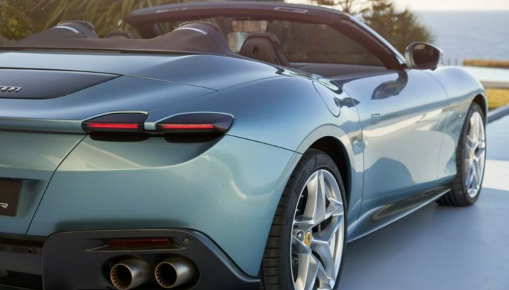 Ferrari Roma Spider: presentata la nuova decappottabile con tetto retrattile in tessuto - Foto 3 di 14