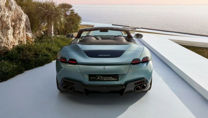 Ferrari Roma Spider: presentata la nuova decappottabile con tetto retrattile in tessuto - Foto 10 di 14