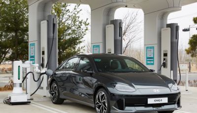 Hyundai presenta il robot ACR per la ricarica automatica delle auto elettriche