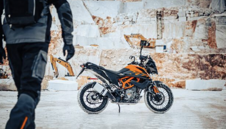 “Orange Rush”: la nuova promozione KTM per la 390 Adventure 2023 - Foto 1 di 7