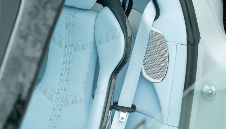 Mansory F9XX Tempesta Celeste: 1100 CV per la Ferrari SF90 Spider - Foto 9 di 22