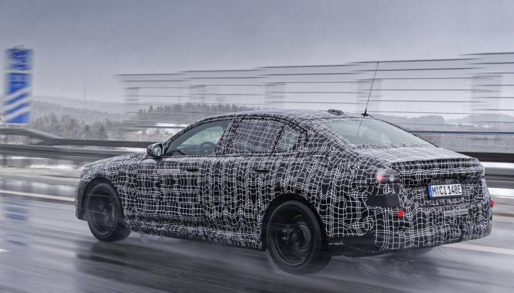 BMW i5: la prima Serie 5 100% elettrica conclude i test invernali - Foto 89 di 89