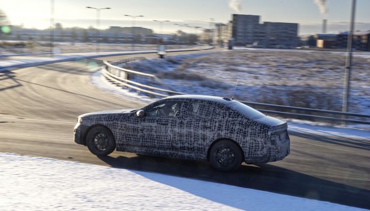 BMW i5: la prima Serie 5 100% elettrica conclude i test invernali - Foto 70 di 89
