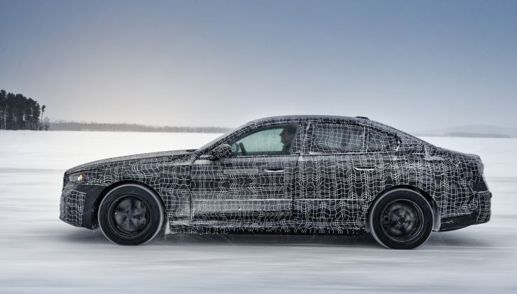 BMW i5: la prima Serie 5 100% elettrica conclude i test invernali - Foto 44 di 89