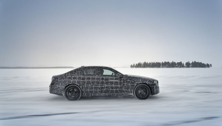 BMW i5: la prima Serie 5 100% elettrica conclude i test invernali - Foto 43 di 89