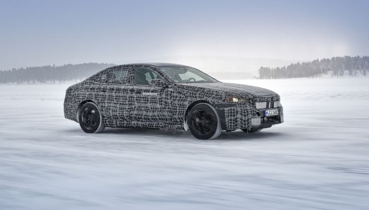 BMW i5: la prima Serie 5 100% elettrica conclude i test invernali - Foto 41 di 89
