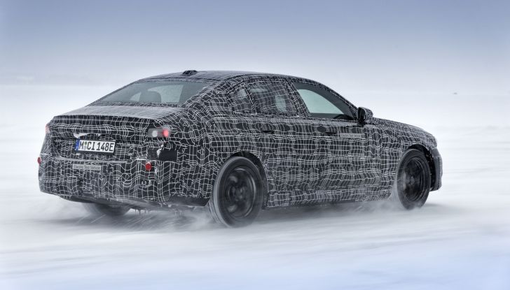BMW i5: la prima Serie 5 100% elettrica conclude i test invernali - Foto 39 di 89