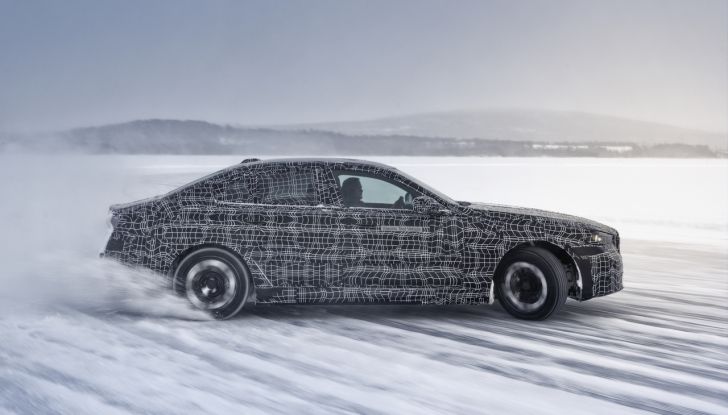 BMW i5: la prima Serie 5 100% elettrica conclude i test invernali - Foto 38 di 89