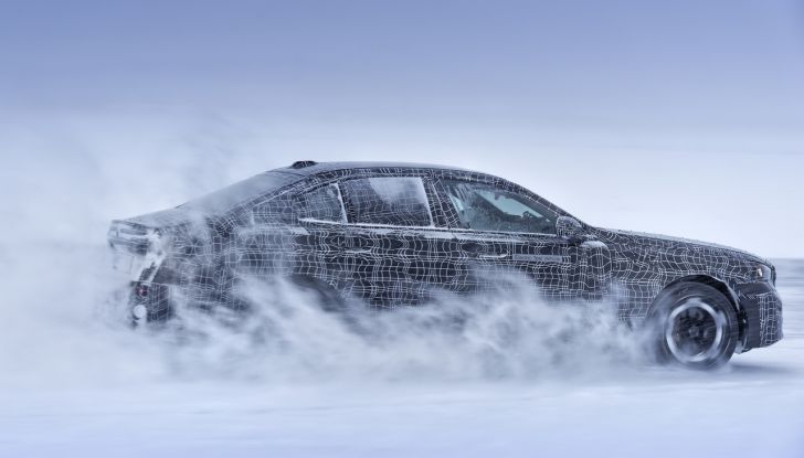 BMW i5: la prima Serie 5 100% elettrica conclude i test invernali - Foto 36 di 89