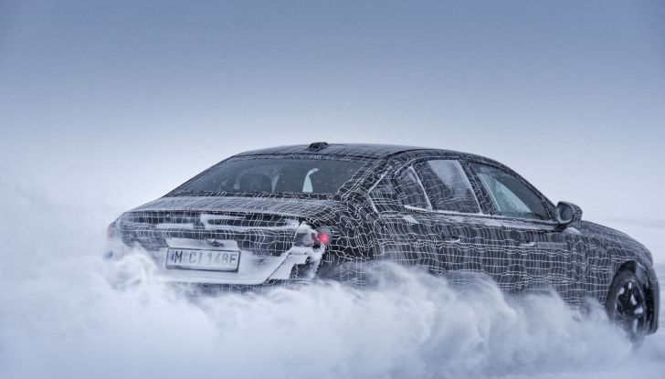 BMW i5: la prima Serie 5 100% elettrica conclude i test invernali - Foto 35 di 89
