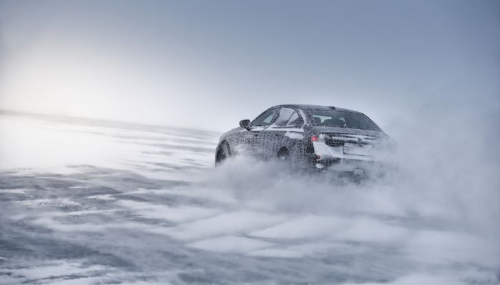 BMW i5: la prima Serie 5 100% elettrica conclude i test invernali - Foto 34 di 89
