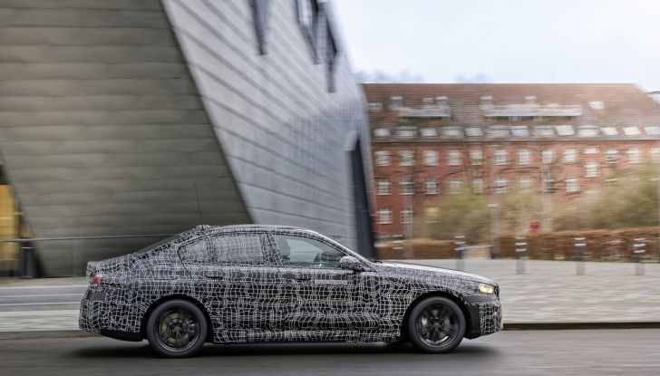 BMW i5: la prima Serie 5 100% elettrica conclude i test invernali - Foto 85 di 89