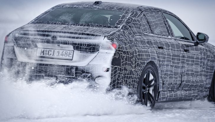 BMW i5: la prima Serie 5 100% elettrica conclude i test invernali - Foto 30 di 89