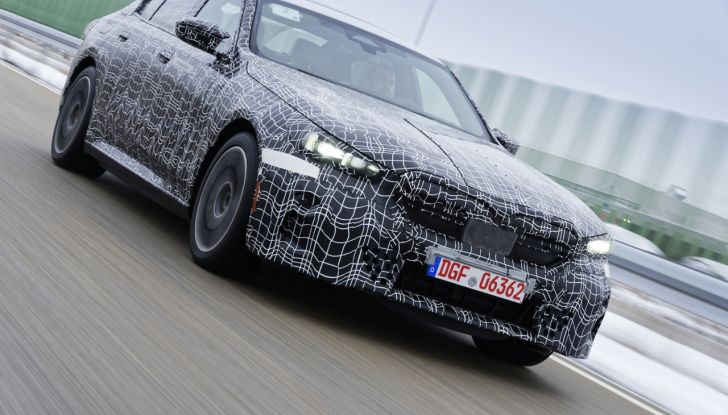 BMW i5: la prima Serie 5 100% elettrica conclude i test invernali - Foto 15 di 89