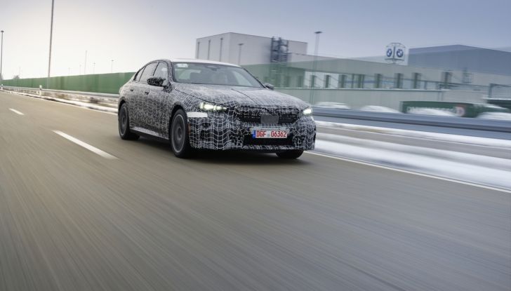 BMW i5: la prima Serie 5 100% elettrica conclude i test invernali - Foto 14 di 89