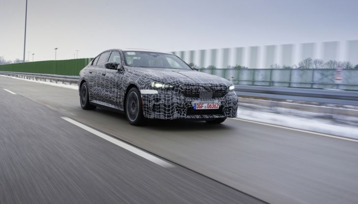 BMW i5: la prima Serie 5 100% elettrica conclude i test invernali - Foto 13 di 89