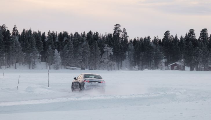 BMW i5: la prima Serie 5 100% elettrica conclude i test invernali - Foto 7 di 89