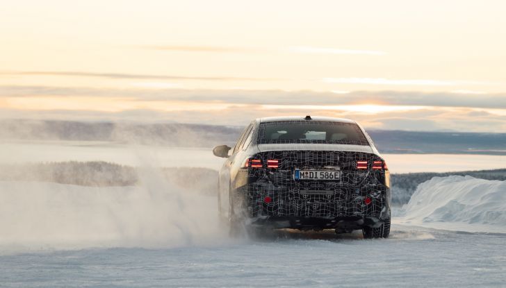 BMW i5: la prima Serie 5 100% elettrica conclude i test invernali - Foto 4 di 89