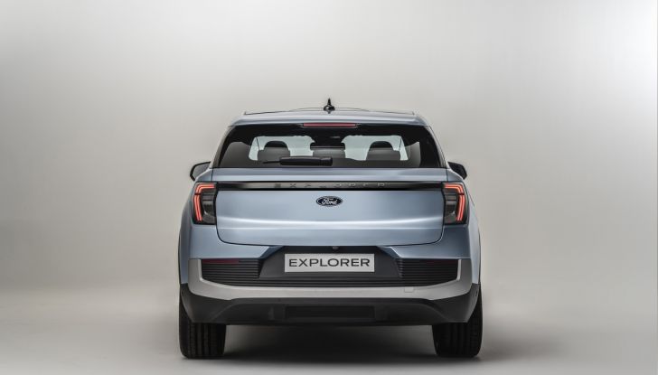 Ford Explorer EV: il lancio è stato posticipato a metà 2024 - Foto 26 di 38