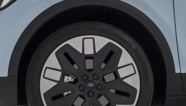 Ford Explorer EV: il lancio è stato posticipato a metà 2024 - Foto 20 di 38