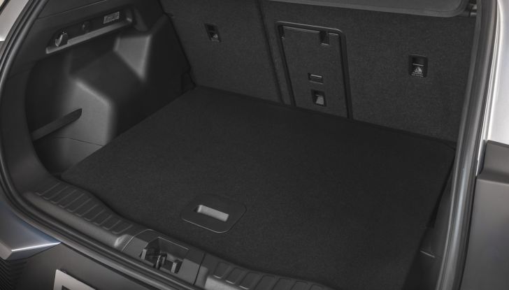 Ford Explorer EV: il lancio è stato posticipato a metà 2024 - Foto 16 di 38