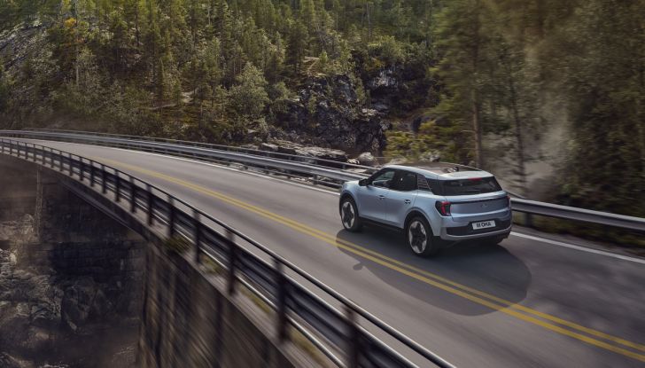 Ford Explorer EV: il lancio è stato posticipato a metà 2024 - Foto 9 di 38