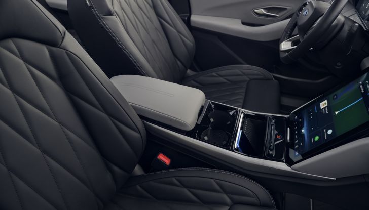 Ford Explorer EV: il lancio è stato posticipato a metà 2024 - Foto 3 di 38