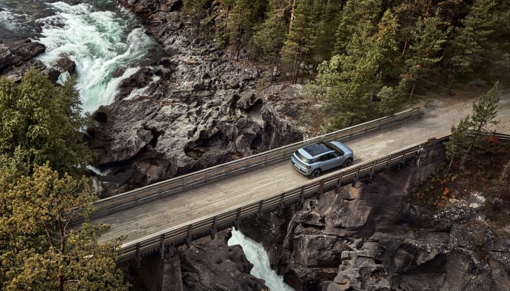 Ford Explorer EV: il lancio è stato posticipato a metà 2024 - Foto 2 di 38