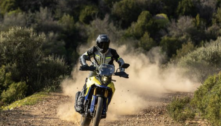 Suzuki V-Storm 800DE debutta nelle concessionarie con prezzi da 11.500 euro - Foto 5 di 14