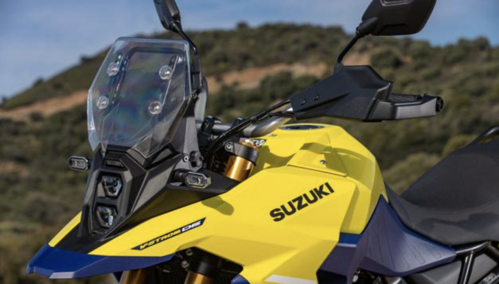 Suzuki V-Storm 800DE debutta nelle concessionarie con prezzi da 11.500 euro - Foto 2 di 14