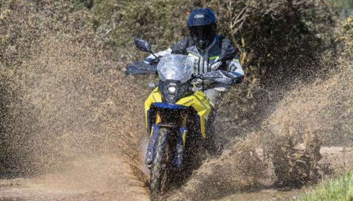 Suzuki V-Storm 800DE debutta nelle concessionarie con prezzi da 11.500 euro - Foto 13 di 14