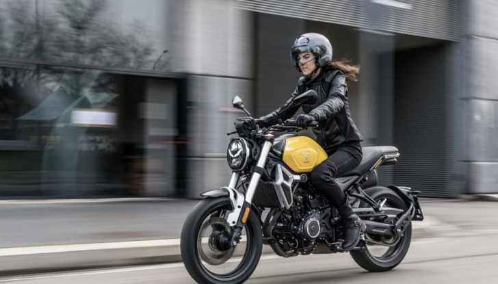 Voge Trofeo 350AC 2023: la piccola scrambler per tutti - Foto 1 di 16